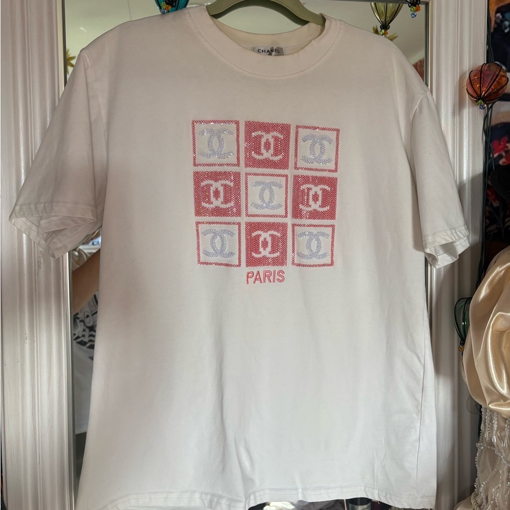 ⚠️SOLD⚠️ PINK AND WHITE SEQUIN TEE